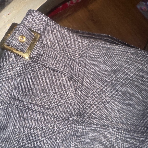 A 3 piece stylish suite Guess skirt pants and vest - Picture 2 of 10